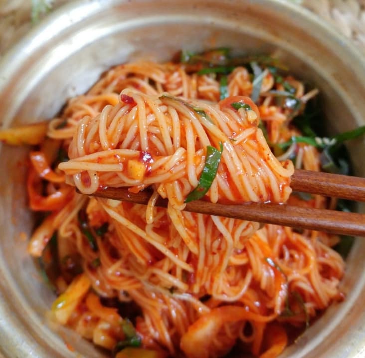 Bibim-guksu (spicy mixed noodles, lunch special)